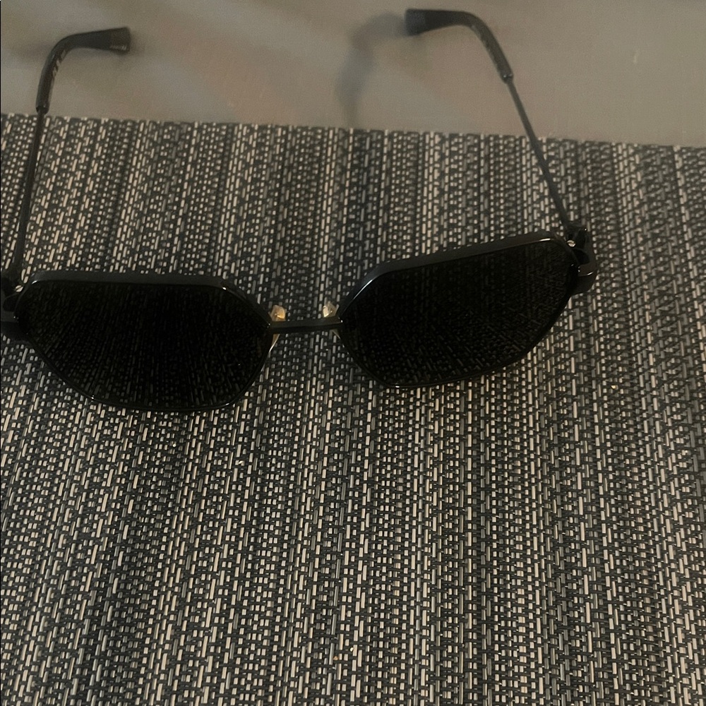 Bottega Veneta sunglasses Green Case
